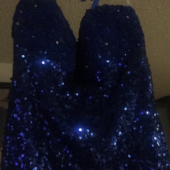 Formal dress - Picture 4 of 5